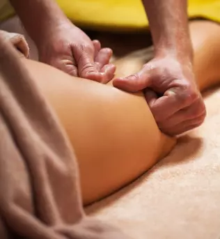 NOA massages & bien-être / Hydrafacial / massages bien-être / Mix massage art: mélange de différentes techniques (californien, thaï, lomi-lomi, deep tissue…)