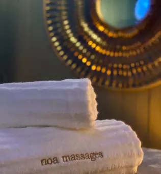 NOA massages & bien-être / Hydrafacial / massages bien-être / Mix massage art: mélange de différentes techniques (californien, thaï, lomi-lomi, deep tissue…)