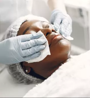 NOA massages & bien-être / Hydrafacial / massages bien-être / Mix massage art: mélange de différentes techniques (californien, thaï, lomi-lomi, deep tissue…)