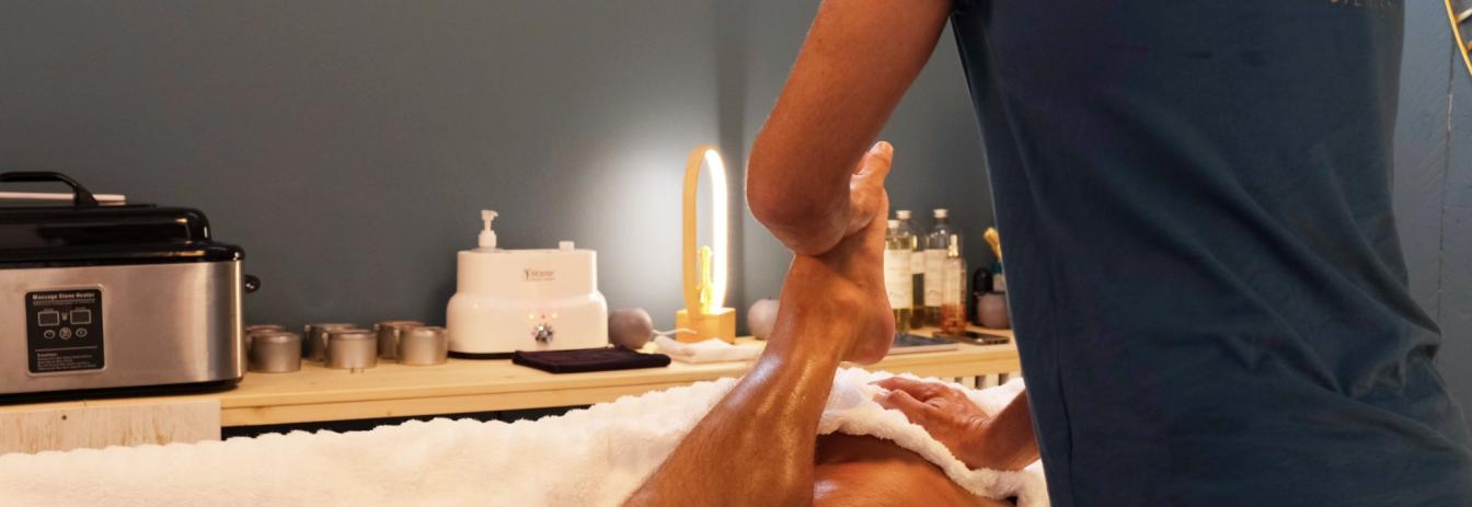 NOA massages & bien-être / Hydrafacial / massages bien-être / Mix massage art: mélange de différentes techniques (californien, thaï, lomi-lomi, deep tissue…)